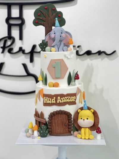 Hud Amzar's 2-Tier Animal Cake