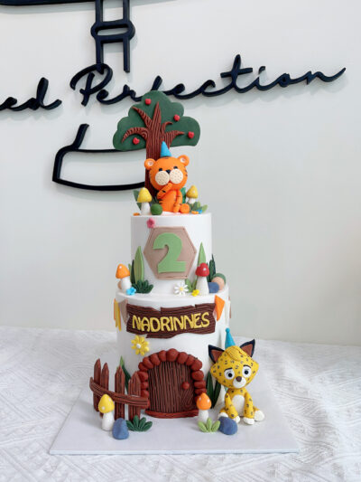 Nadrinnes's 2-Tier Animal Cake