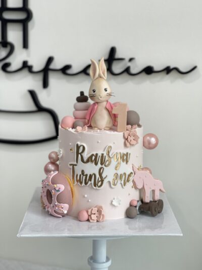 Raisya's Rabbit Cake (Pink Tone)