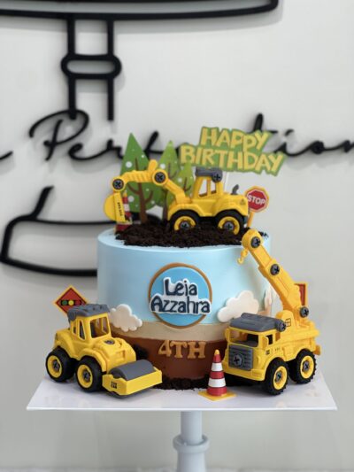 Leia Azzahra's Construction Vehicle Cake