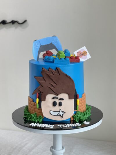 Harris's Roblox Cake