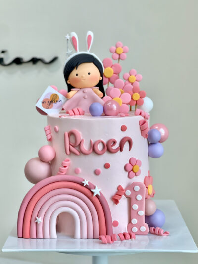 Ruoen's Baby Girl and Rainbow Pink Cake