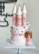Yun Ning's Little Girl and Castle Cake